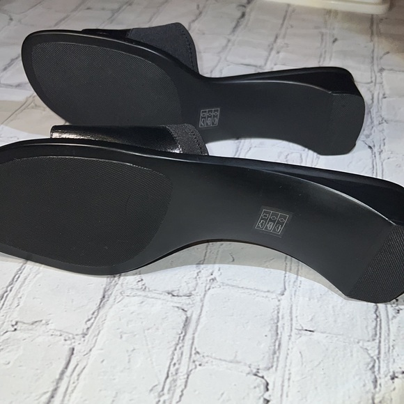 A. Marinelli Black Leather Low Heeled Sandals - Size 8.5 M - Picture 10 of 16